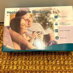 Brand new,Warm heated Blanket in Black. 50x60 inch